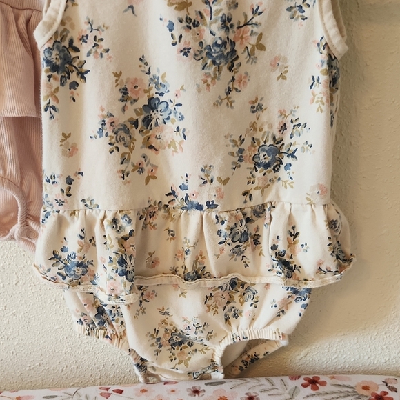 Adorable Ruffle Baby Rompers Set - Picture 4 of 8